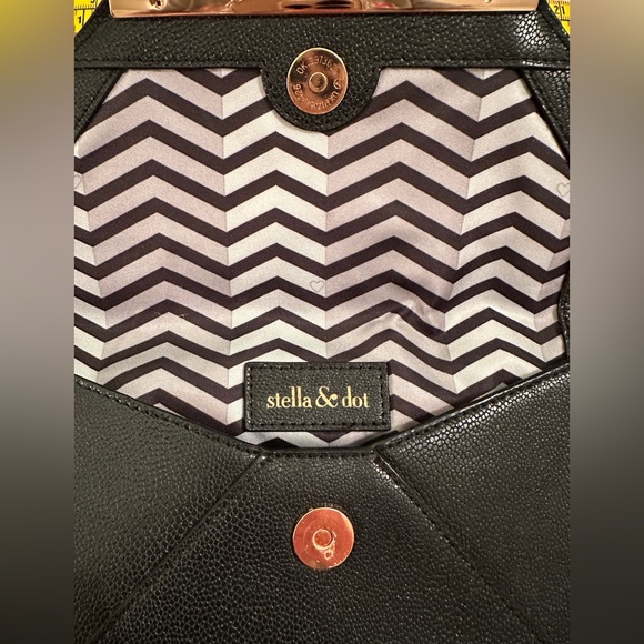 Stella and Dot Avalon envelope style clutch bag- black with rose gold hardware - Picture 5 of 7